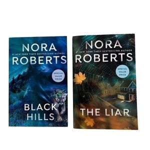 NORA ROBERTS Books/Novels Bundle of 2 Paperbacks 8”x5.5” Fiction/Crime/Thriller